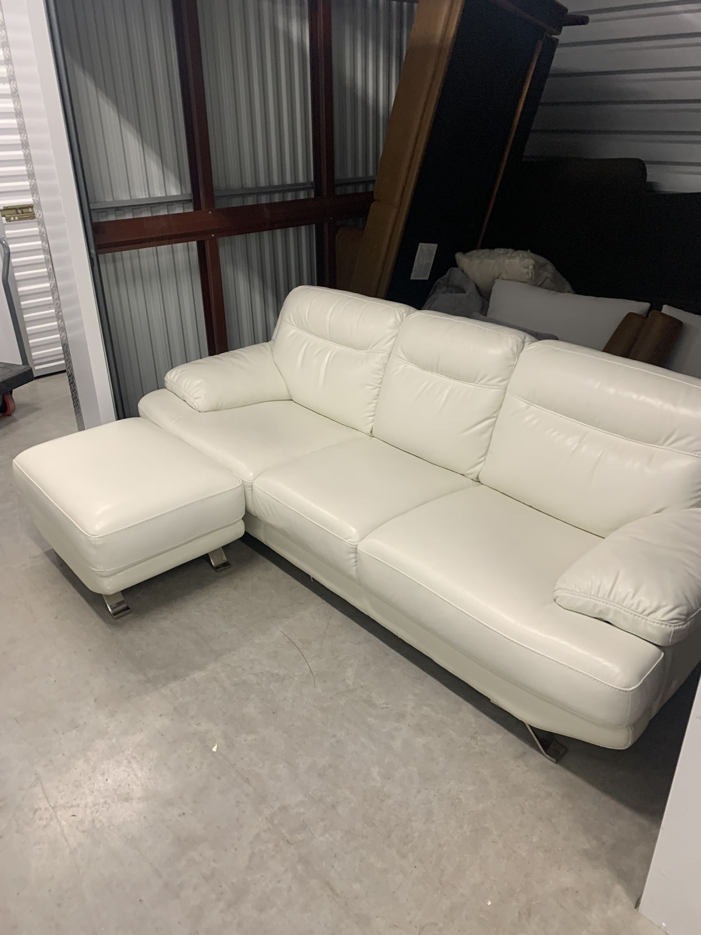 Memorial Day Sale Beautiful White Sofia Vergara Sofa W/ Ottoman 500