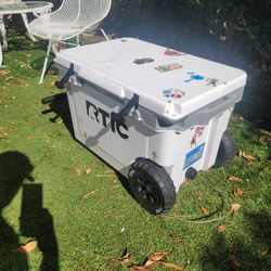 52 QT Ultra-Light Wheeled Cooler