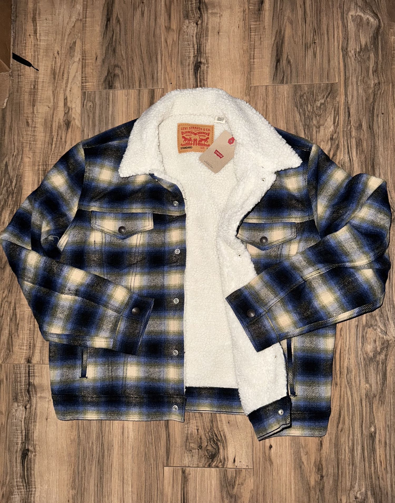 New Men’s Size Medium & Large Levi’s Sherpa Jacket