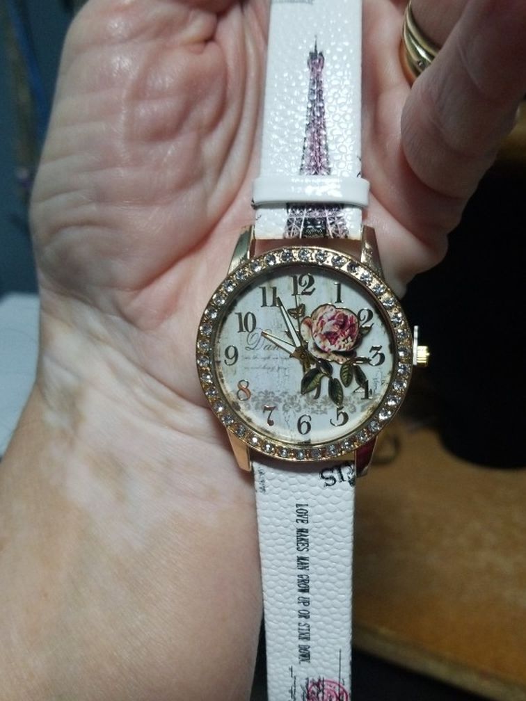 Pretty Elegant Watch White Leather Band New Never Worn