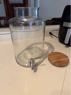 1 gallon drink dispenser