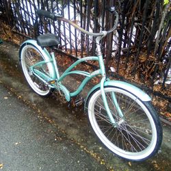 Women's 26 inch Electra 3 speed beach beach