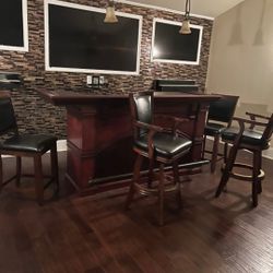 BAR WITH 4 BAR STOOLS