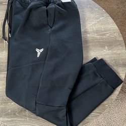 Nike Kobe Men’s Tech Fleece Joggers Black/White | Size XXL | IB2716-010 (NWT)