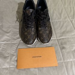 Louis Vuitton Monogram Sneakers/Shoes