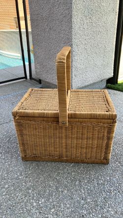 Vintage Wicker Picnic Basket with Double Flip Lids & Moving Handle (16"x11"x11")