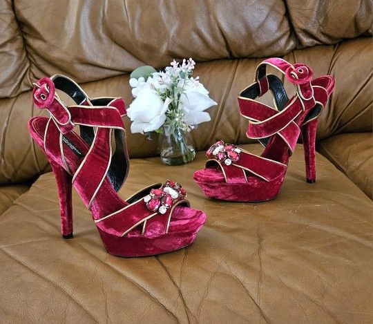 VVNDS Women's Dolce & Gabbana Red Velvet Gold Luxury High-End Sandals Heels Size 9 US (Worn 2x)