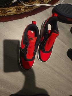 Youth NIKE size 5