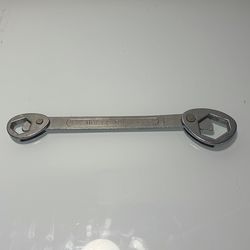 Multi adjustable wrench