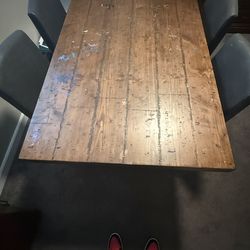 Sturdy Table Set High End