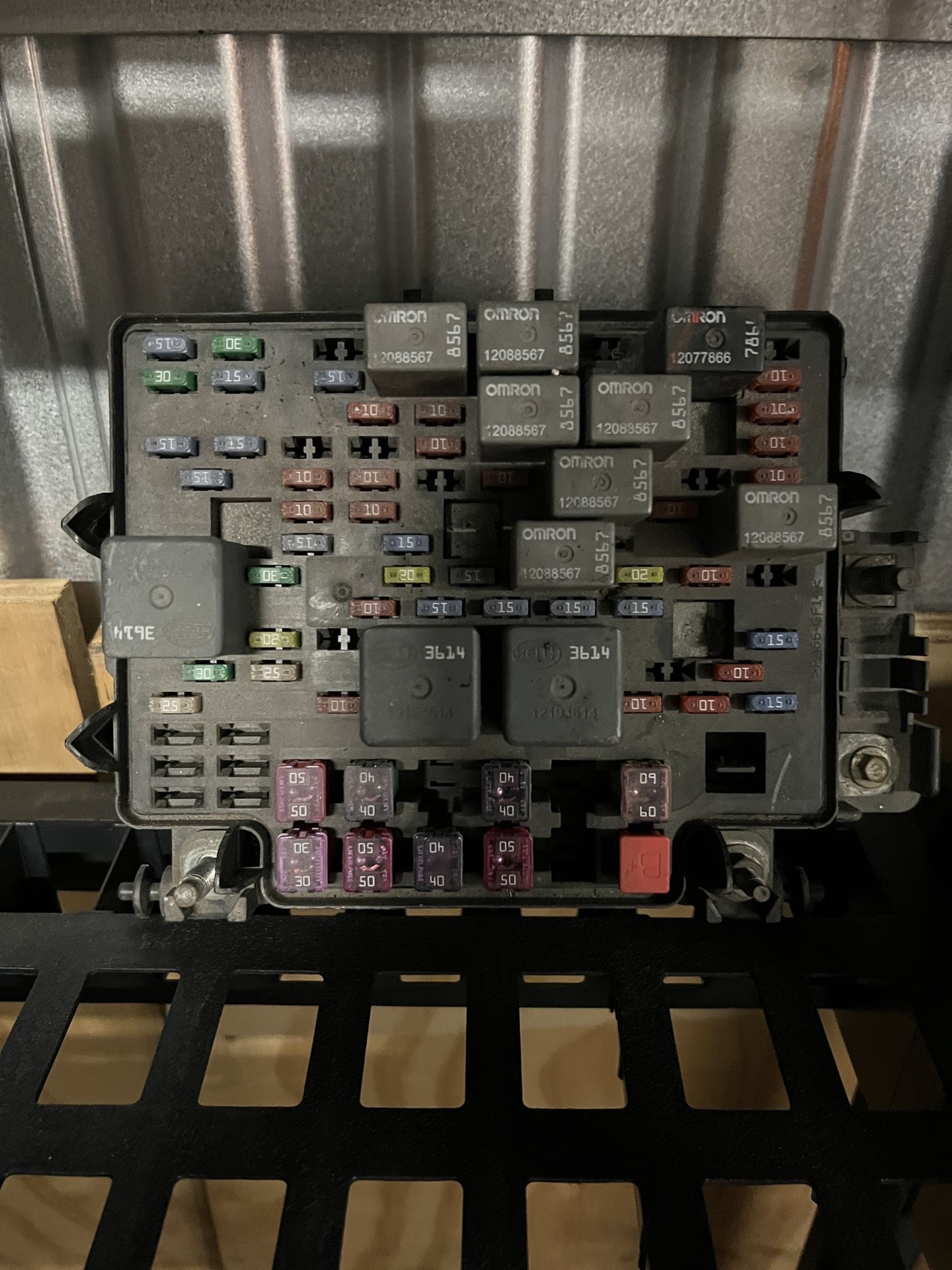 2003-2006 Chevy, GMC, Escalade Fusebox OEM (PL)