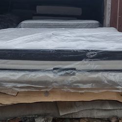 Hampton Rhodes King Size Pillow Top Mattress And Box Springs 