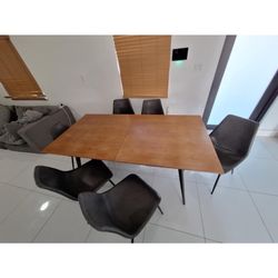 Modani Dining room table with 6 Chairs