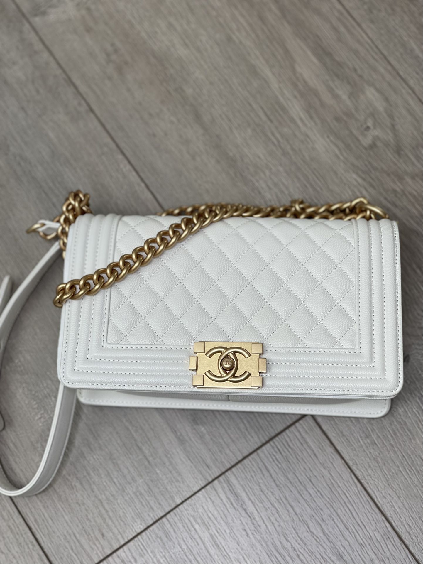 White purse 👛 