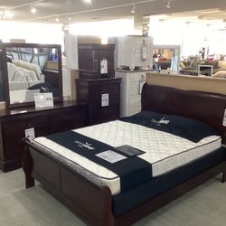 Alisdair Queen Size Bedroom Set (4pc)*