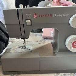 Singer Sewing Machine 