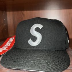 Supreme Characters S Logo New Era Hat       ( 7 5/8 )