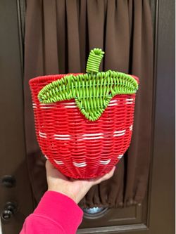 Strawberry plastic wiker basket