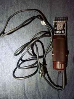 Oster Classic 76 clippers with 1½ inch guard. Moderate Use, works great. Firm price