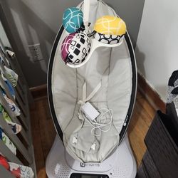 mamaRoo 