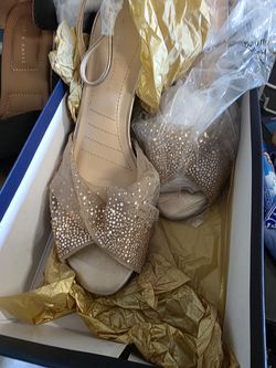 Adrienne Vittadini Grimbel Champagne 9 1/2