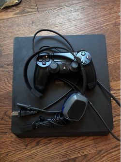 PlayStation 4 + headset