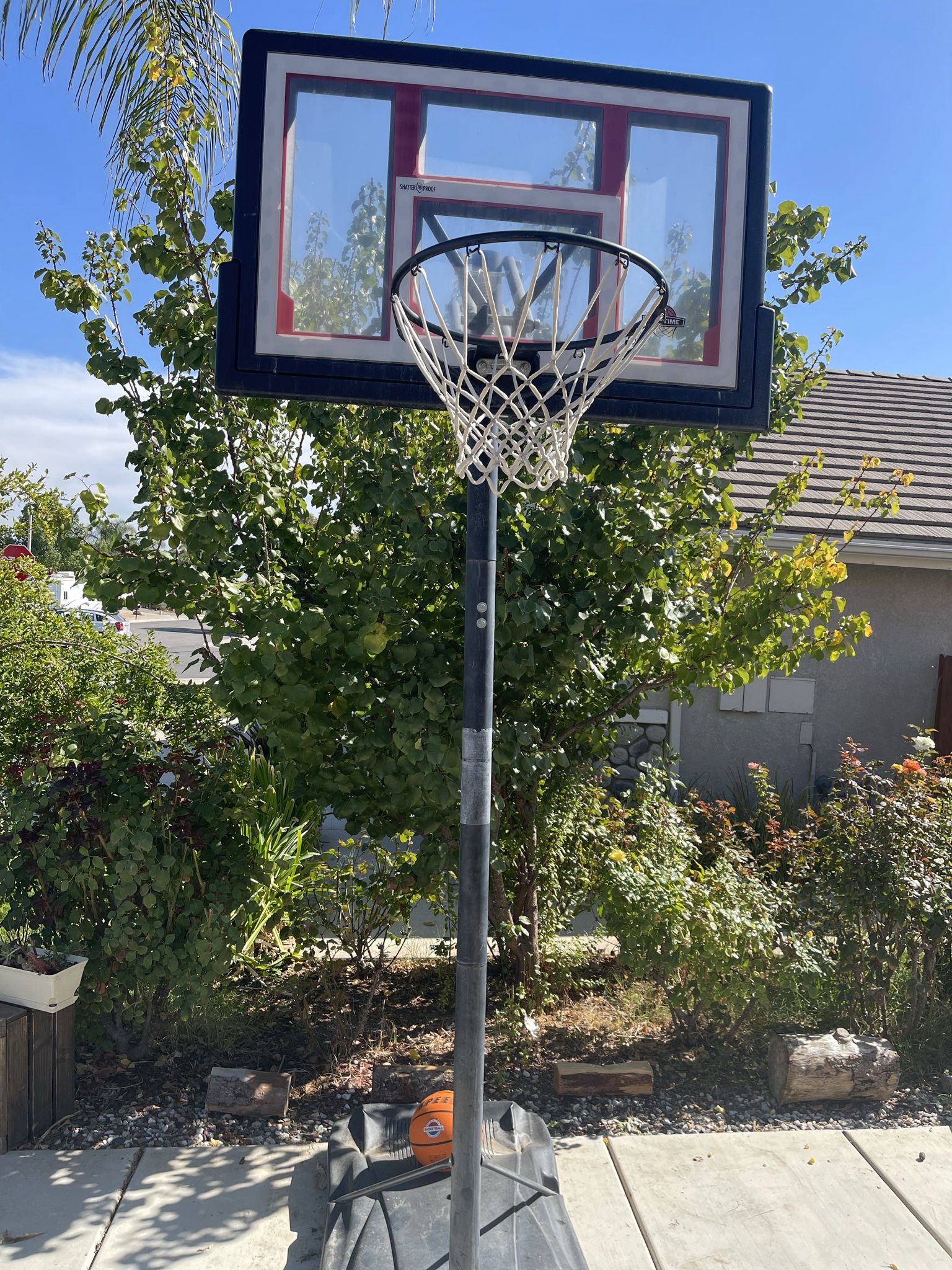 PENDING PICK UP Adjustable Basketball Hoop And New Ball