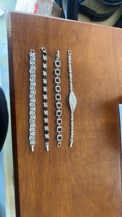 Women’s bracelets