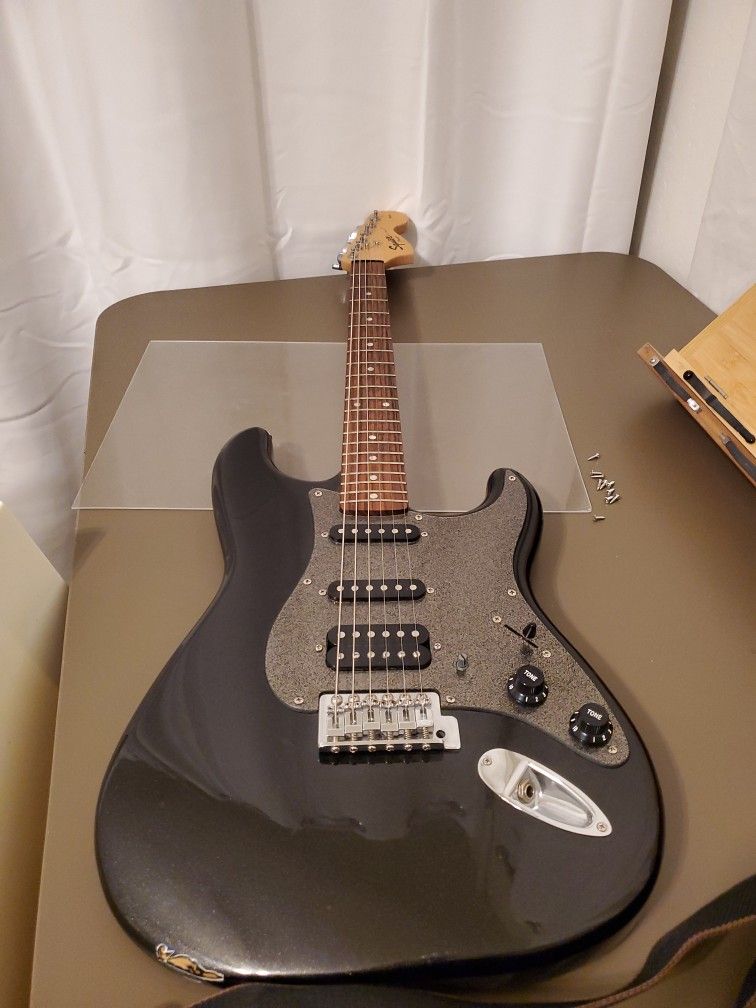 Fender Squire Stratocaster black HSS