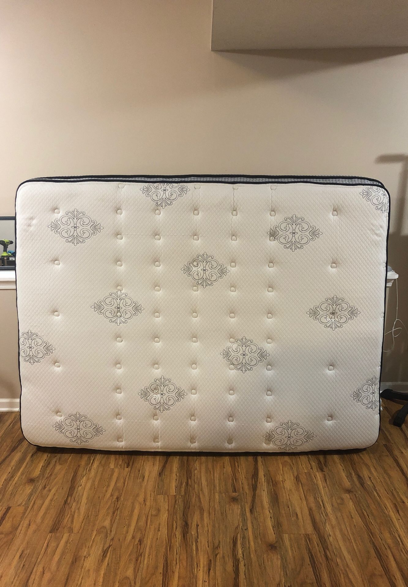 Queen sealy posturepedic classic allendale plush euro pillow top mattress