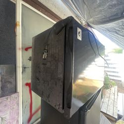 Lil Fridge Works Good 