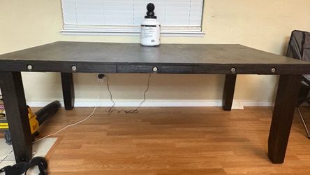 FREE TABLE (pending)
