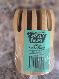 Great Northern Grizzly Paws Wooden Salad Hands new giftable $10