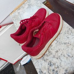 Nike Air Force 1 '07 Premium Women's Noble Red with gold shoes Size 7