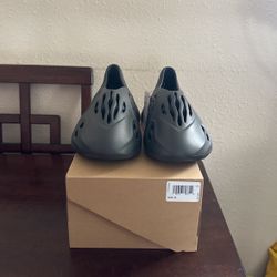 Yeezy Foam Runner Onyx (Size 10)