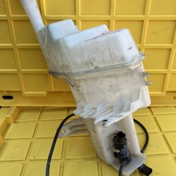 2013-2016 Hyundai Genesis Coupe 2.0 Windshield Washer Reservoir With Pump 