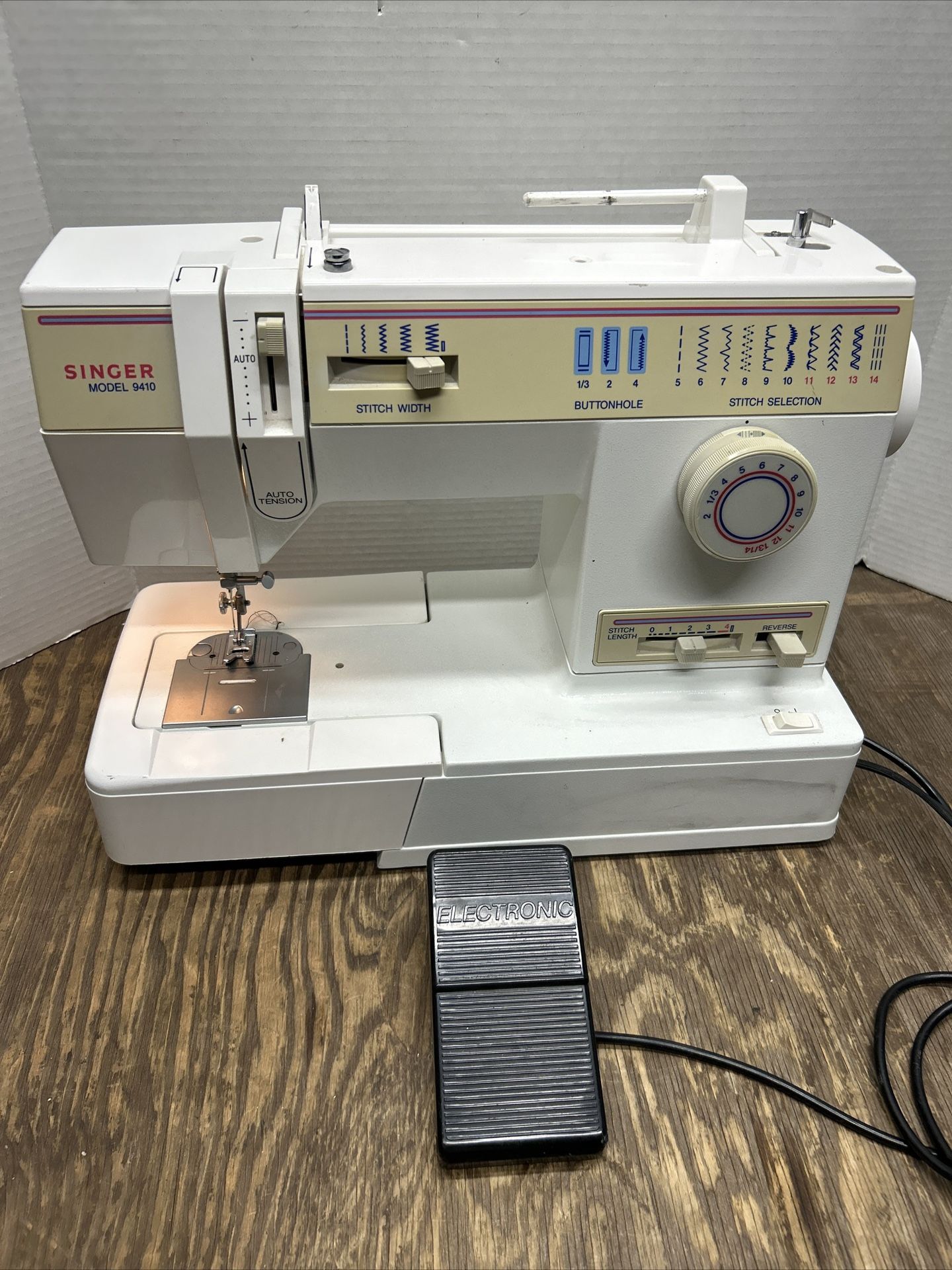 Singer Sewing Machine Model 9410. Tested And Working for Sale in