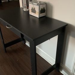 Black Desk