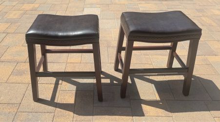 4 brown bar stools