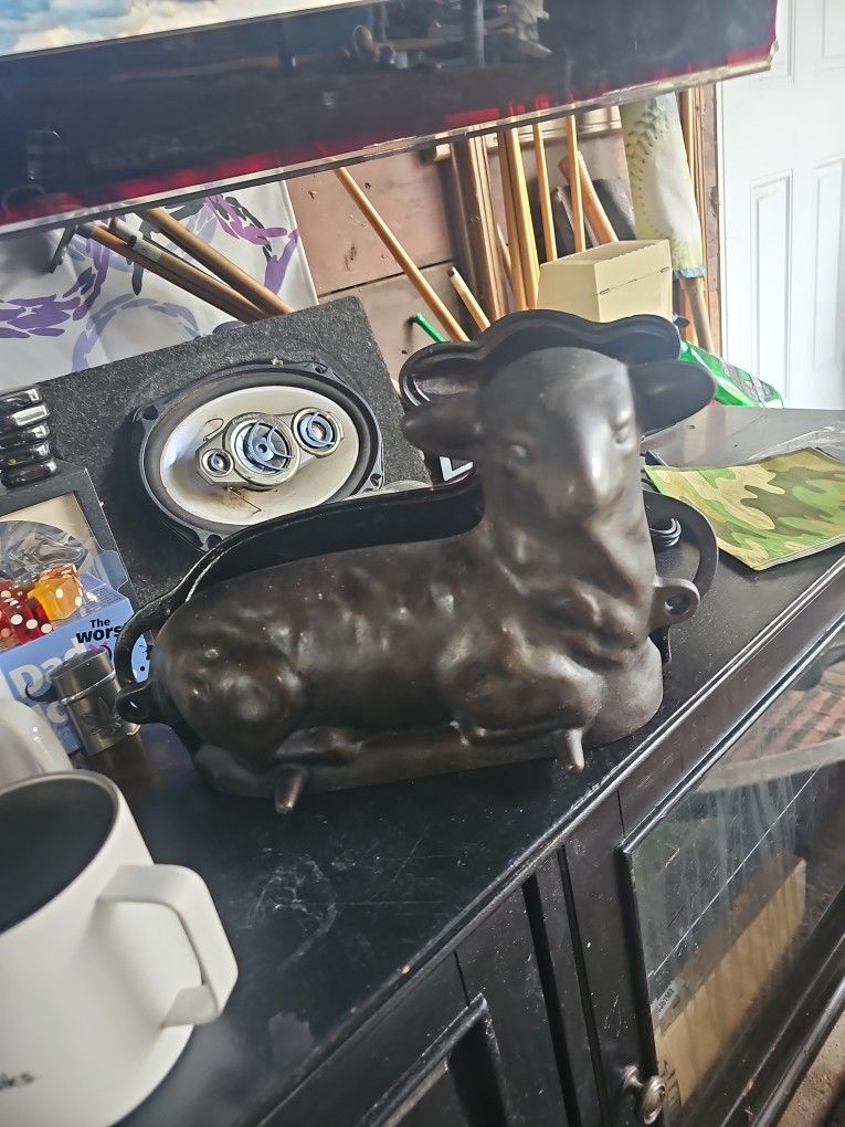 Antique Heavy Cast Iron LAMB MOLD