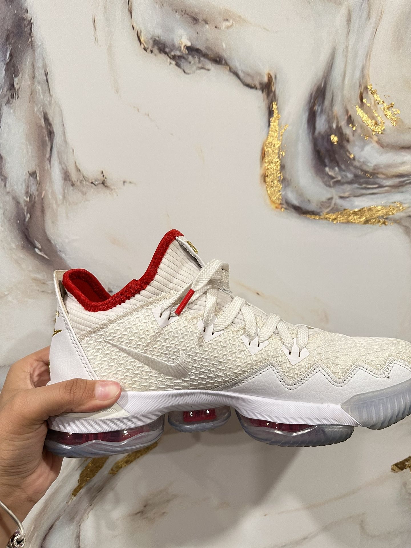 Lebron 16 hotsell low draft day