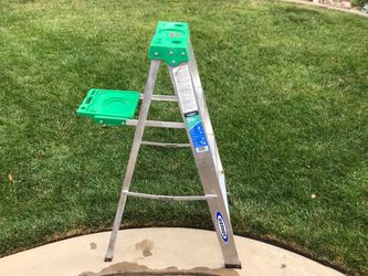 Werner 4’ aluminum 225 lbs step ladder