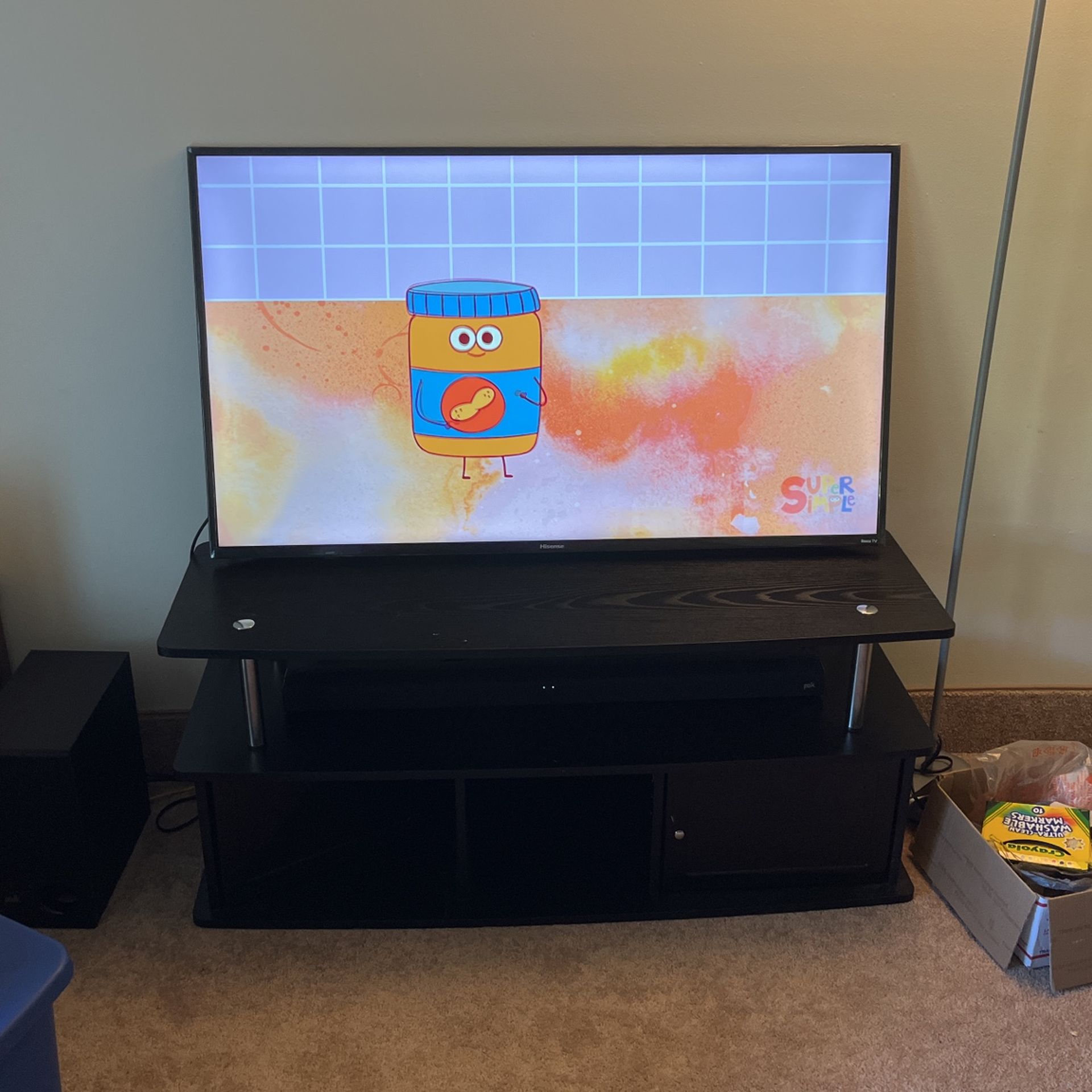 55-60in Hisense Roku Tv And Stand 