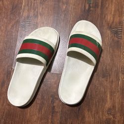 Gucci Slides Throw Offer