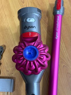 Dyson V7 Motorhead Cordless Stick Vacuum Cleaner – Genuine – Charger & Attachments Included