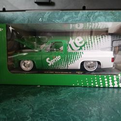 Toy Die-Cast 1:24 Scale Truck 