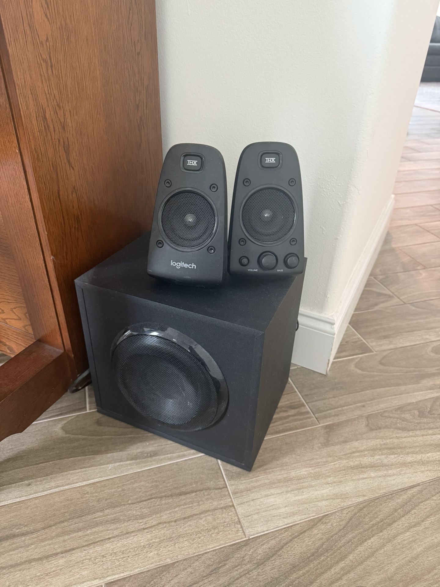 Logitech Subwoofer With 2 Thx Speakers