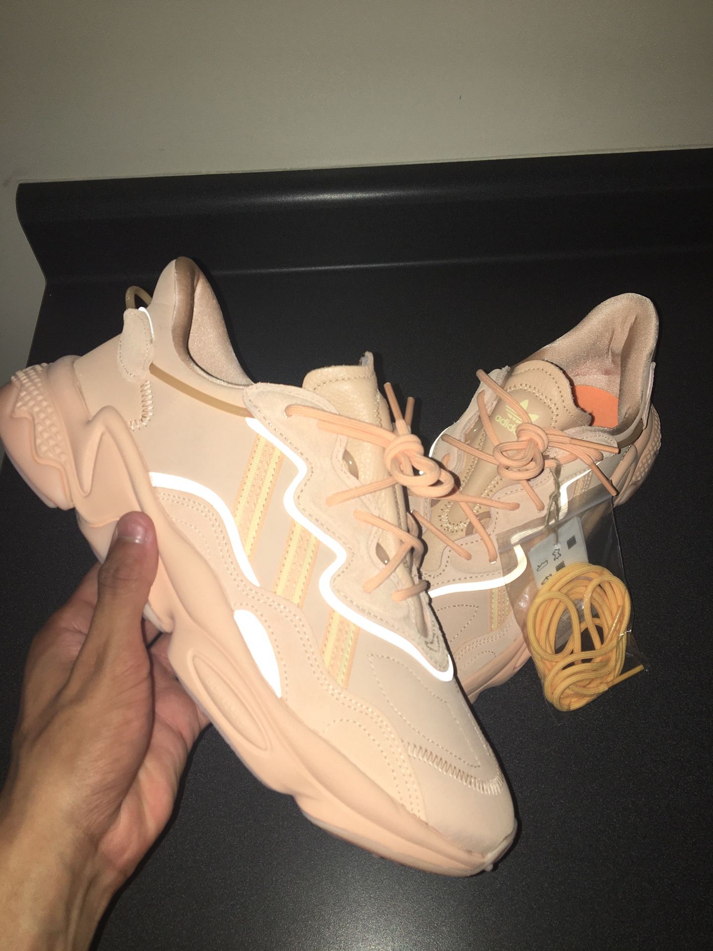 Adidas Ozweego \'Glow Orange\' sneakers Adidas Ozweego Glow Orange/Peach Men main image 3
