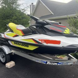 2015 SeaDoo Jet Ski Wake 155 With Trailer