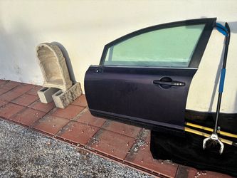 LEFT FRONT DOOR SEDAN